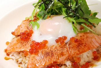 「ディキシーダイナー 練馬店」料理 1082167 炙りサーモンといくら、トロロの親子丼