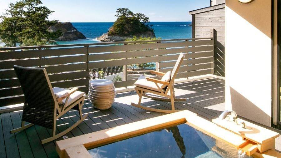 朝陽を浴びながら
のびのび温泉浴 / 1