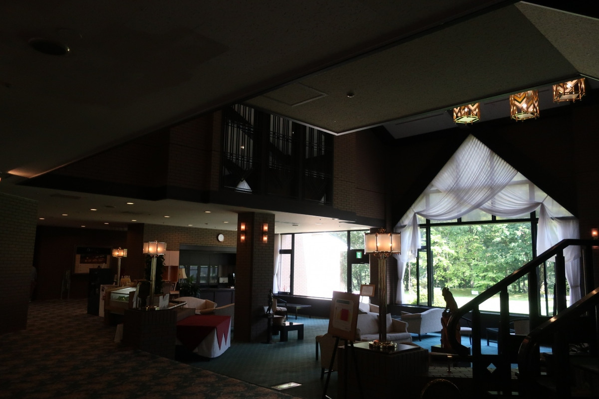 ロビー風景です。シニア世代にドンピシャの感じがします