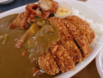 「シャンドール」料理 683432 「マッスルカレー」にのる信州米豚を使用したとんかつ