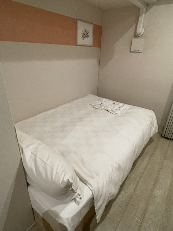 部屋、コンセント差し込み口が壊れていました