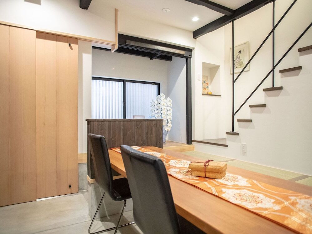 客室内のダイニングエリア