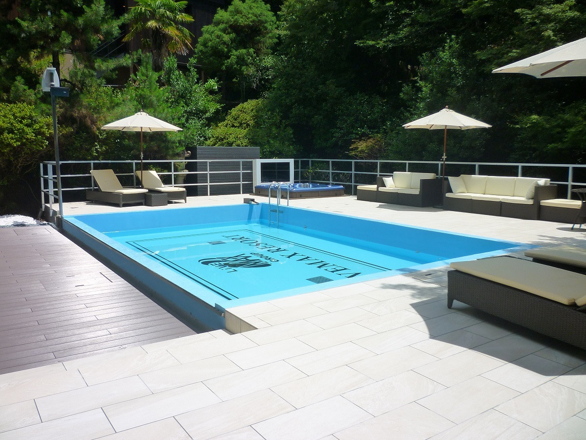 夏はプールでリフレッシュ4007710