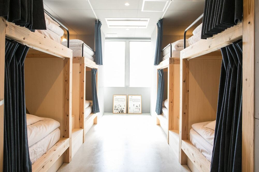 博多の中心にある「泊まれる立ち飲み屋」、ハイセンスなゲストハウス3960544