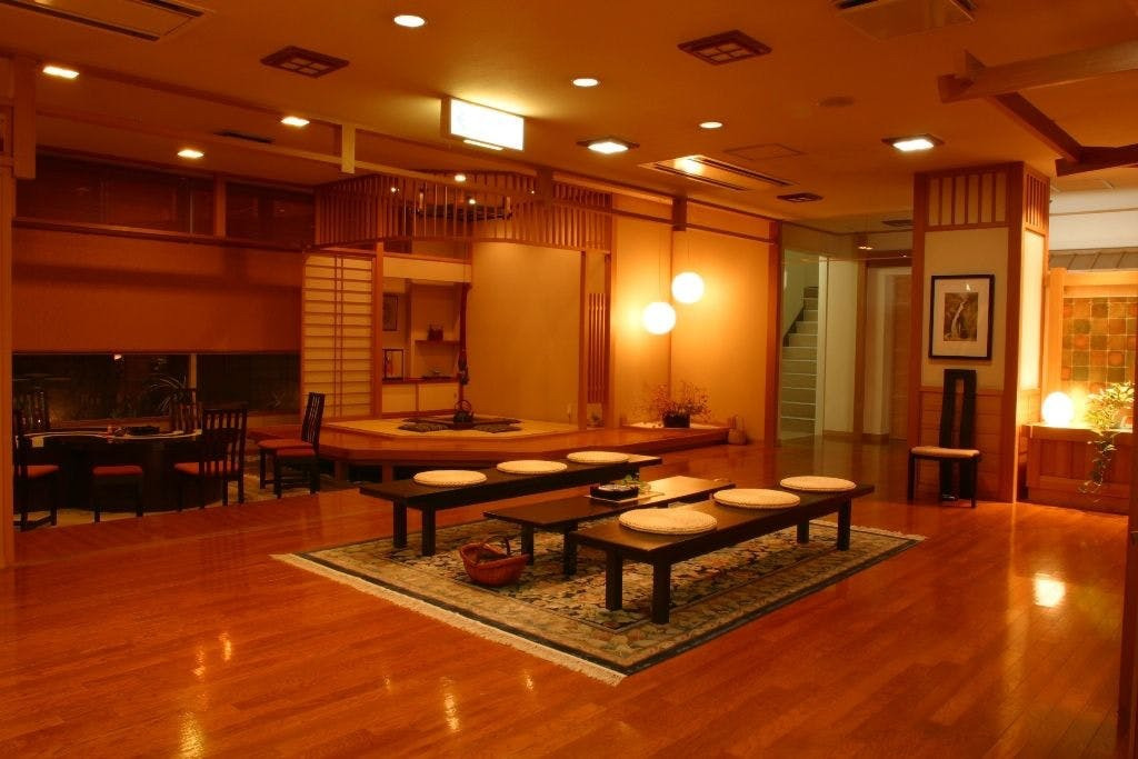 貸切露天風呂あり。乳白色の温泉を彼と2人じめできる旅館4063364