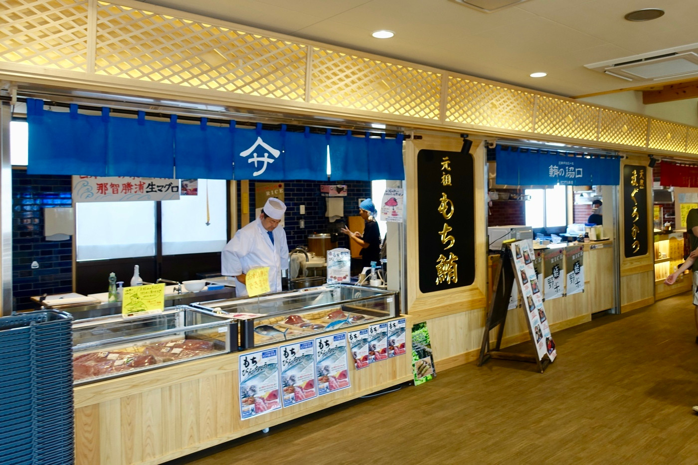 「勝浦漁港 にぎわい市場」 内観 93206907 ［2018/08］［2018/08］勝浦漁港 にぎわい市場・鮪の脇口