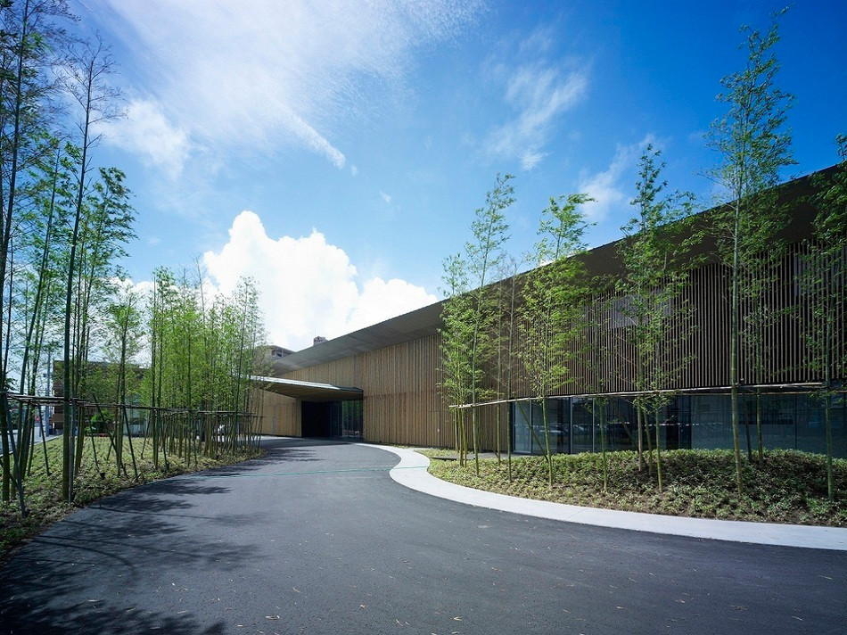 隈研吾氏によるデザイナーズホテルでアートなステイ3518509