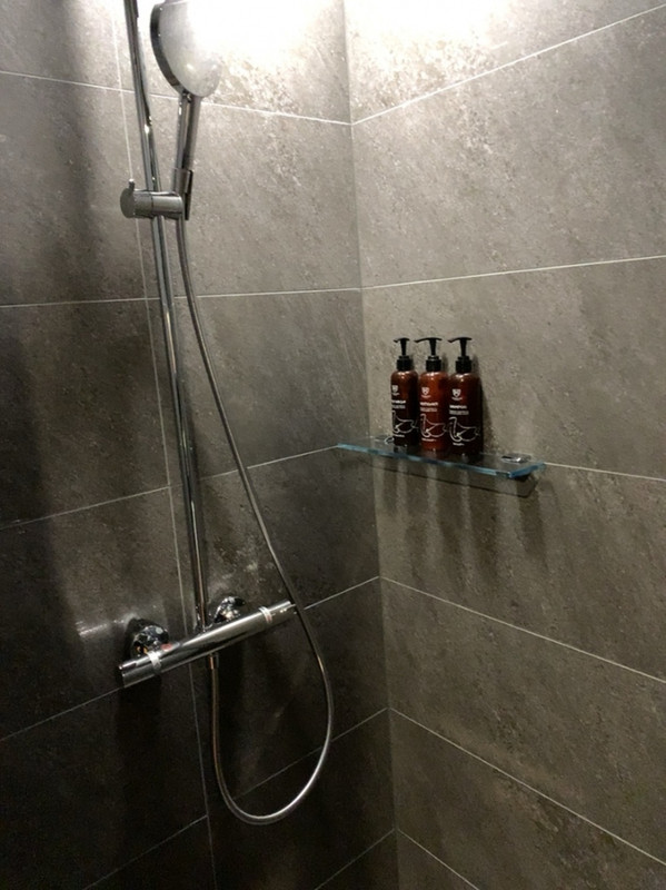 コンフォートダブルルームは、シャワーブースのみ