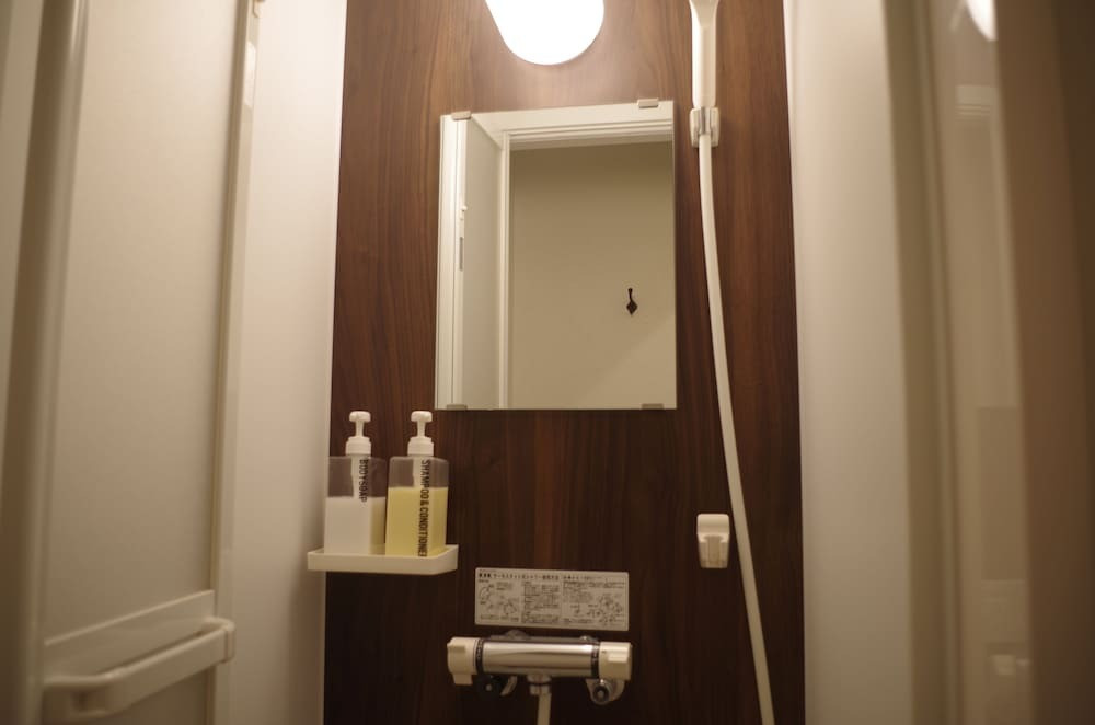 バスルームのシャワー