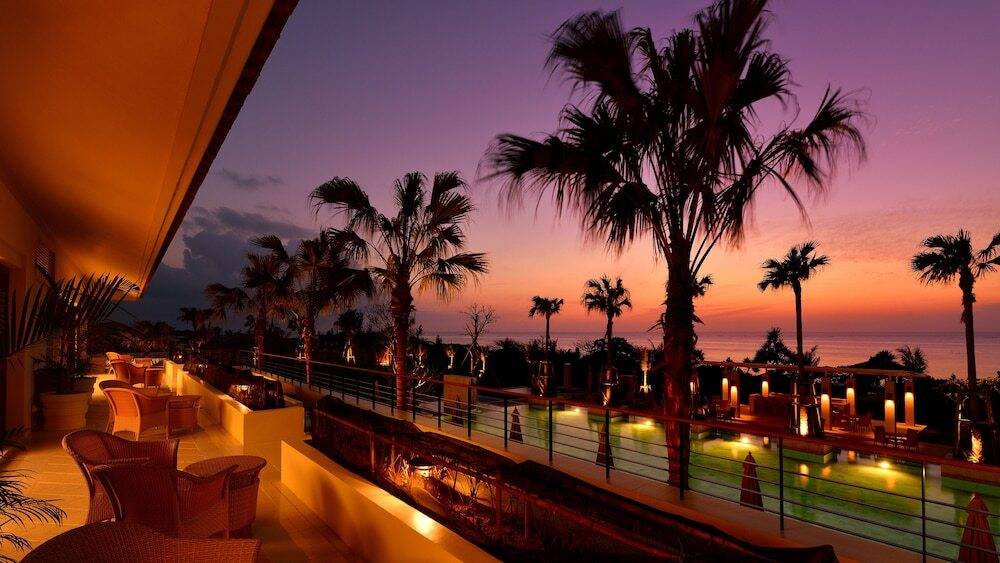 バー＆ラウンジで
美しい夕日に乾杯 / 3