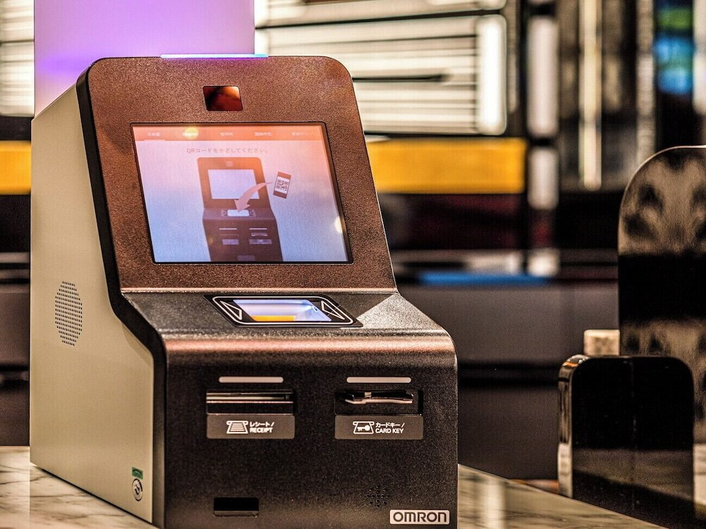 チェックイン / チェックアウト キオスク