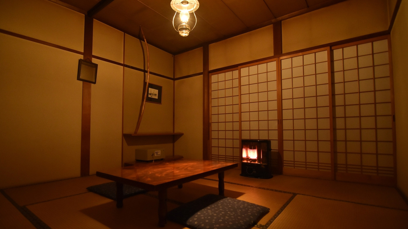 幻想的なランプの灯りに酔いしれて3953807