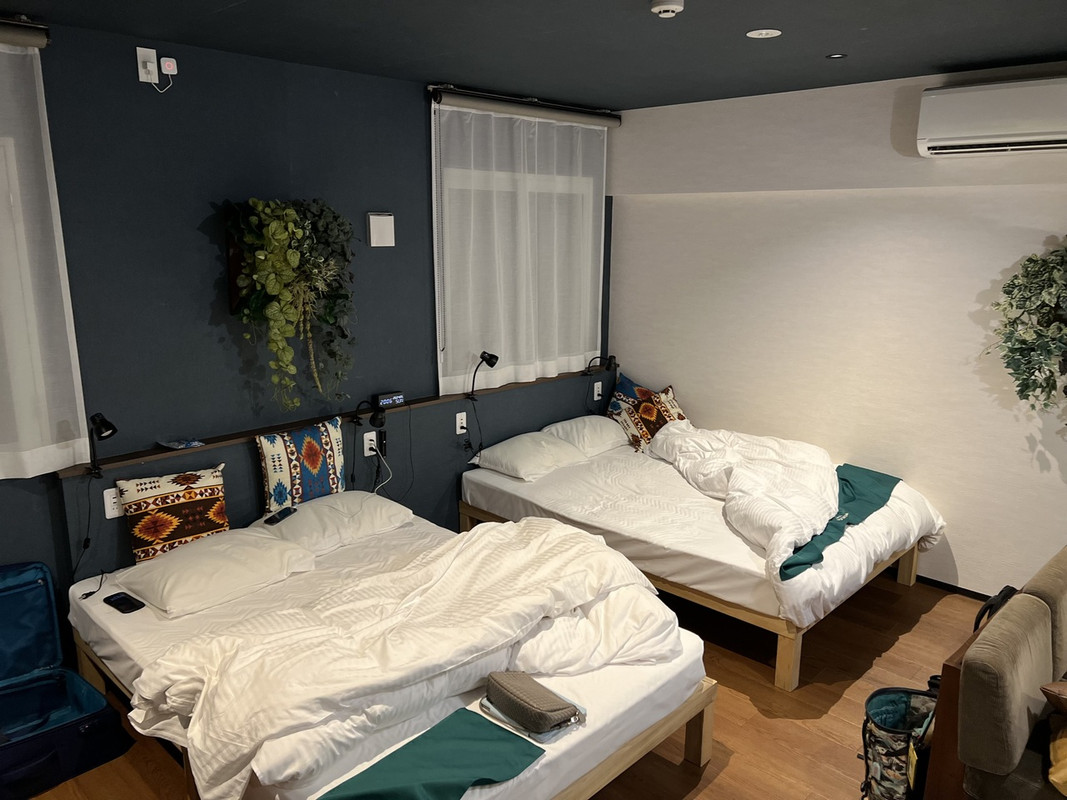 セミダブル二つの部屋です。ベッドは快適。