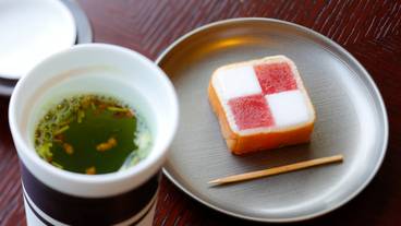 ラウンジのお茶菓子 / 2