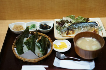 「おにぎりのさんかく山」料理 892850 焼き魚定食