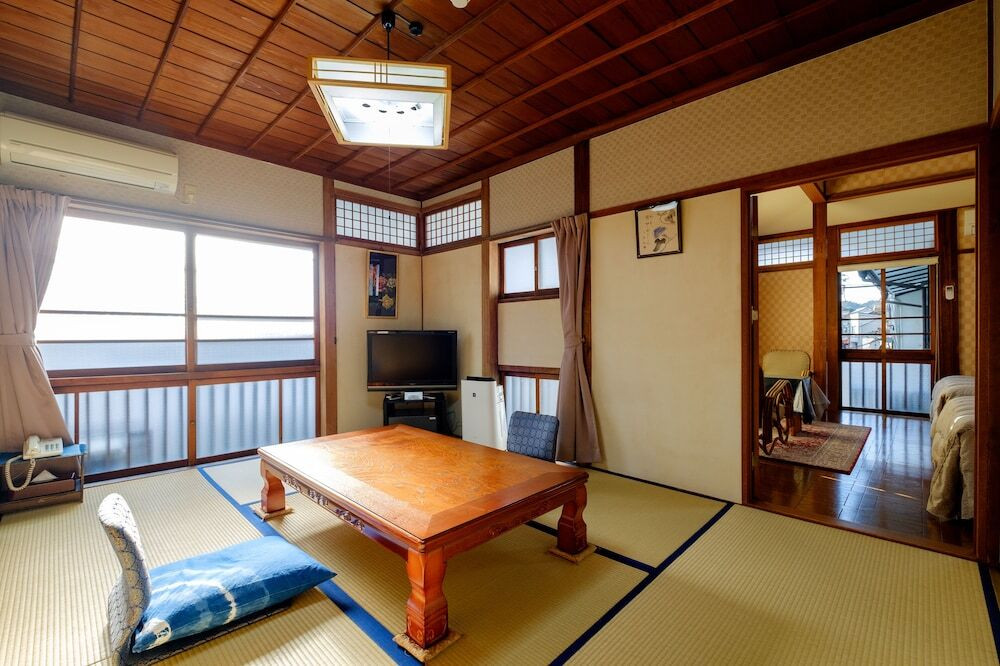歴史の刻みを感じる宿でいまを忘れる3959362