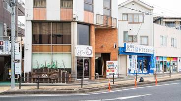 施設の入り口 / 3