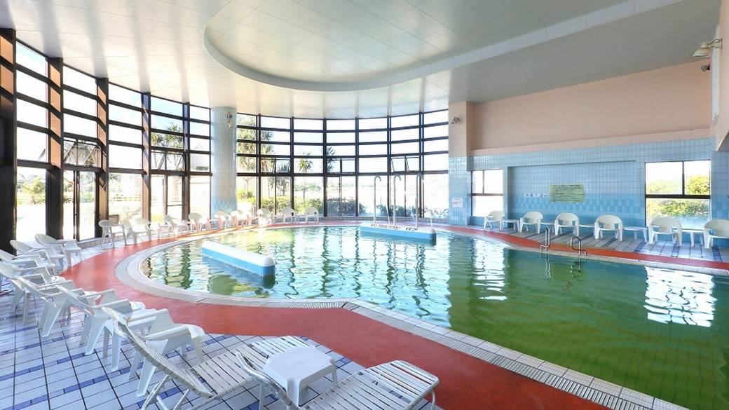 屋内プール/水温は約33度 / 5