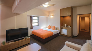 デラックスルーム　ダブルベッド1台クイーンベッド1台＆キッチン付　禁煙　清掃料金別　連泊時の清掃なし