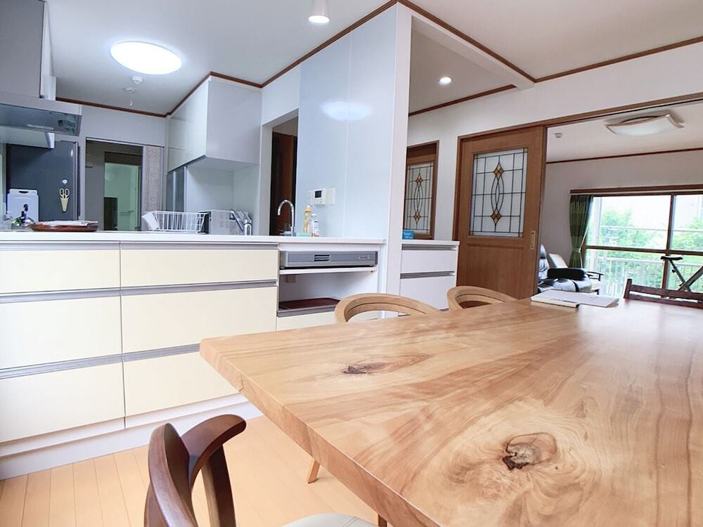 客室内のダイニングエリア