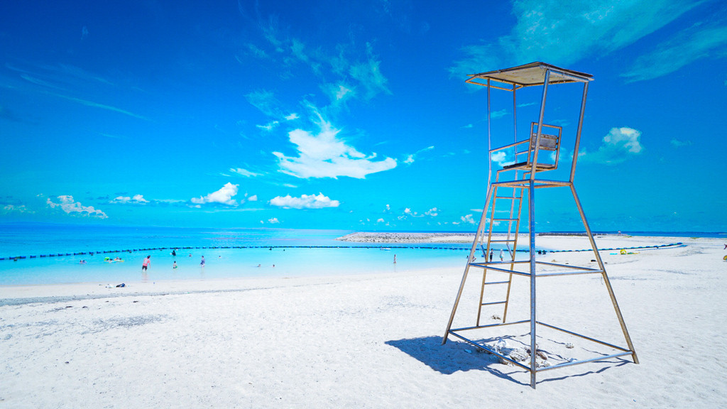 青い海に真っ白な砂浜に心癒される沖縄へ3021385