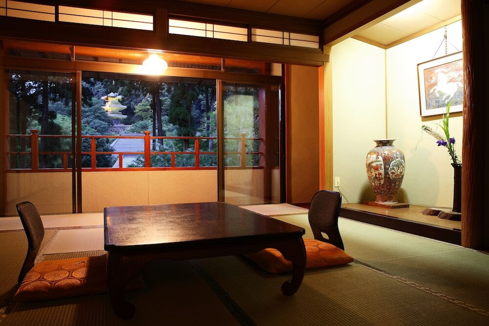 お寺の境内で本格精進料理に舌鼓3393726