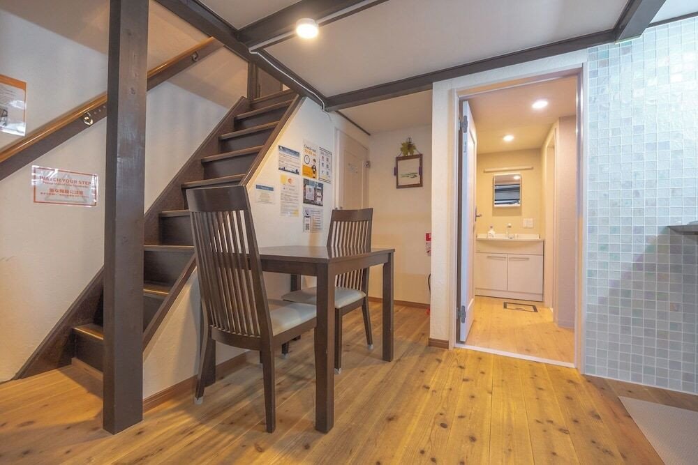 客室内のダイニングエリア