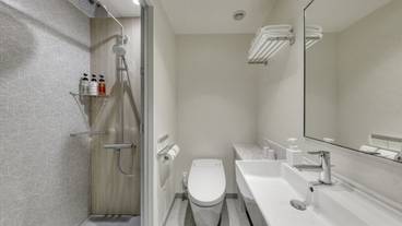 シャワールール付きバスルーム / 10