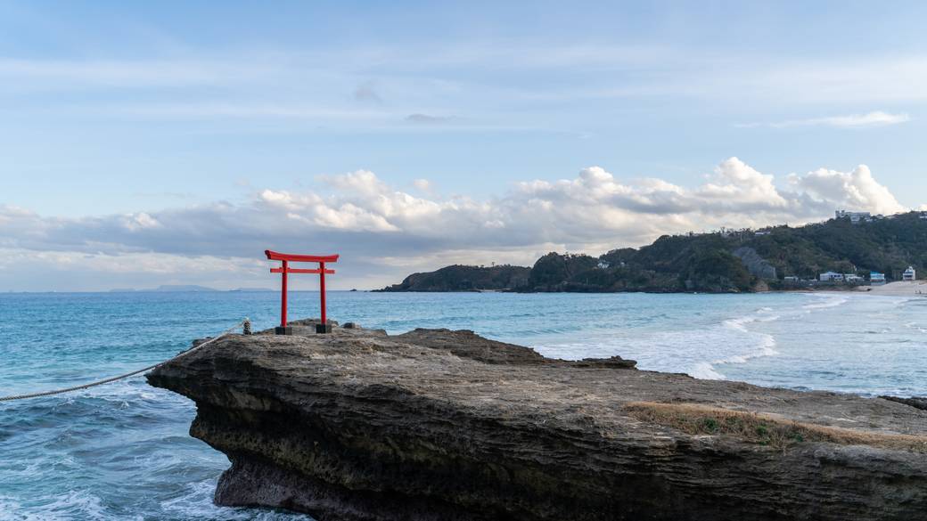 海と空の絶景神社で
ご縁結び祈願 / 1