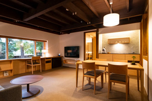 蔵を改装した温かみある客室