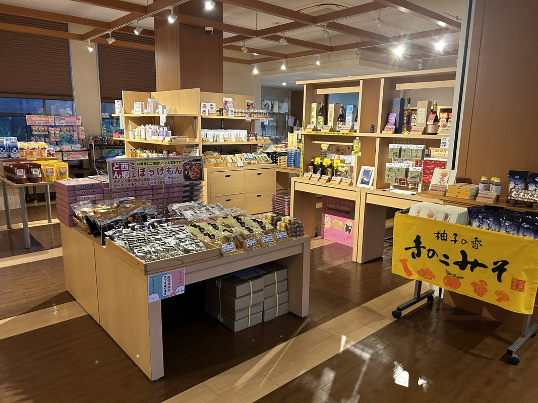 おみやげコーナーも充実