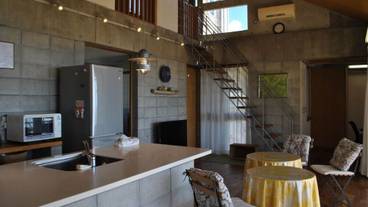 客室内のダイニングエリア / 7