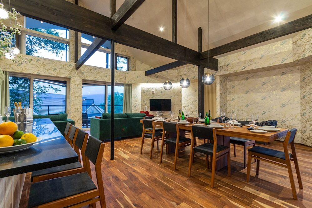 客室内のダイニングエリア