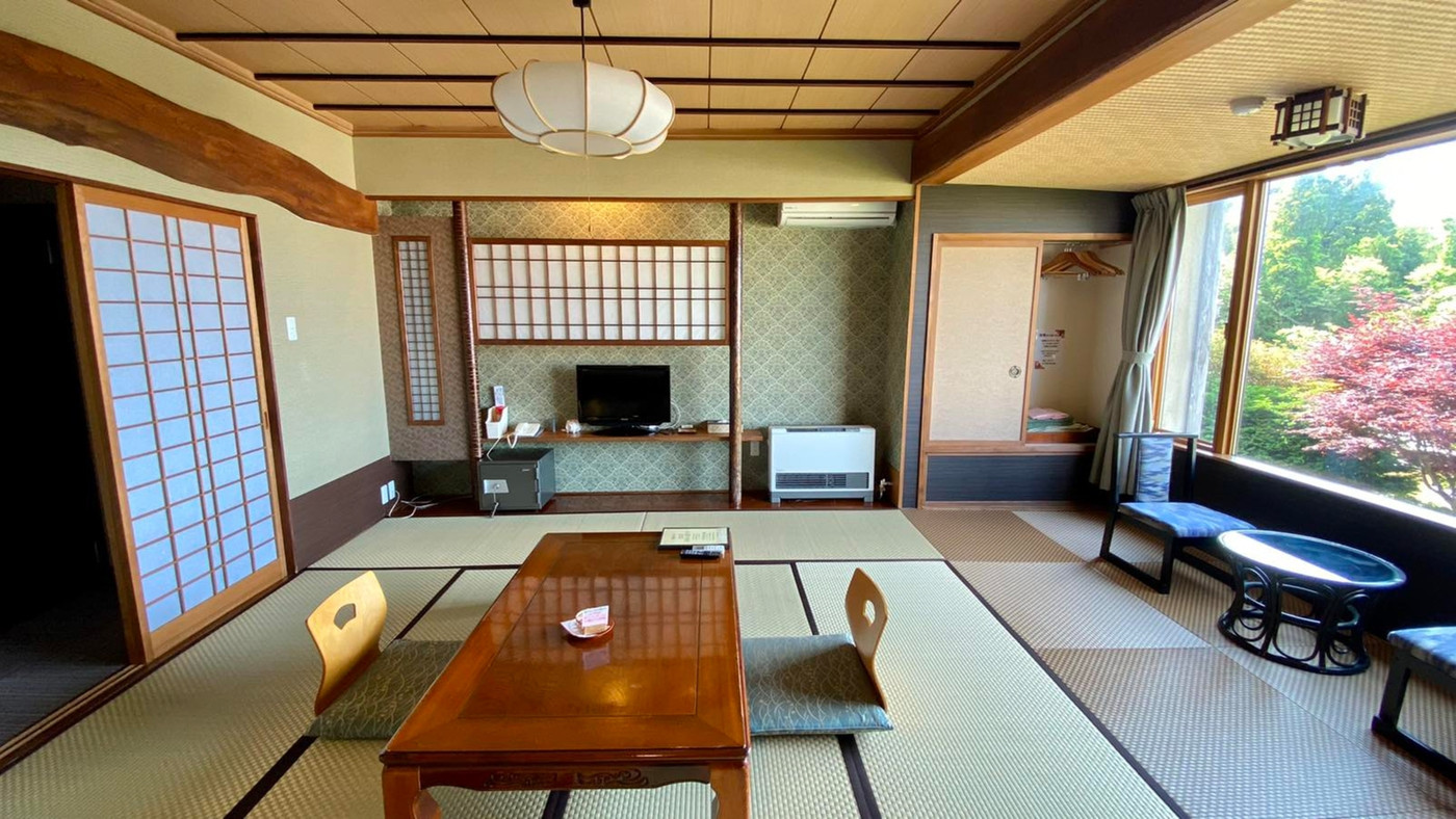 ハタハタやじゅんさいなど、秋田名物の数々を堪能3657756