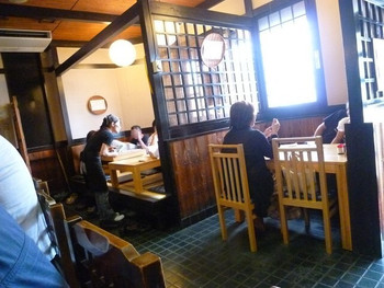 「手造りうどん 楽々」内観 1199819 8/2/'11 朝Ｐ