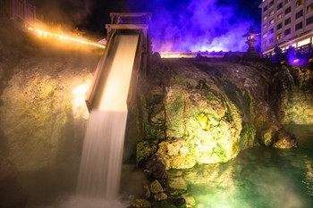 [Gunma] Kusatsu onsen /Yubatake [Night view]