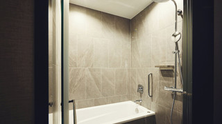 プレミアム ルーム キングベッド 1 台 (Separate Bath)