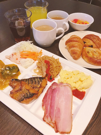 嬉しいサービスがいっぱい！朝食無料のお得なホテル3413694