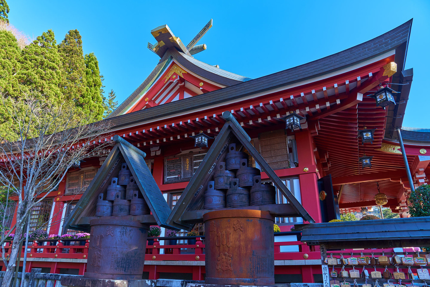 神奈川伊勢原大山の阿夫利神社下社拝殿を南西側から見る