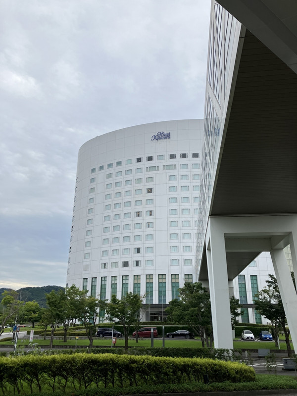 本館と別館の有るホテル