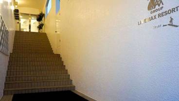 施設の入り口 / 23