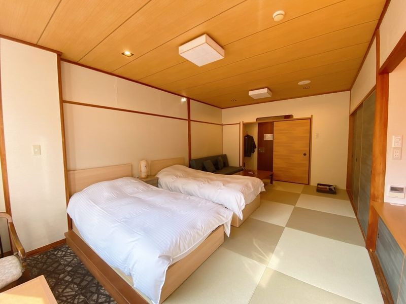 和モダンツインのベッドルーム / 1