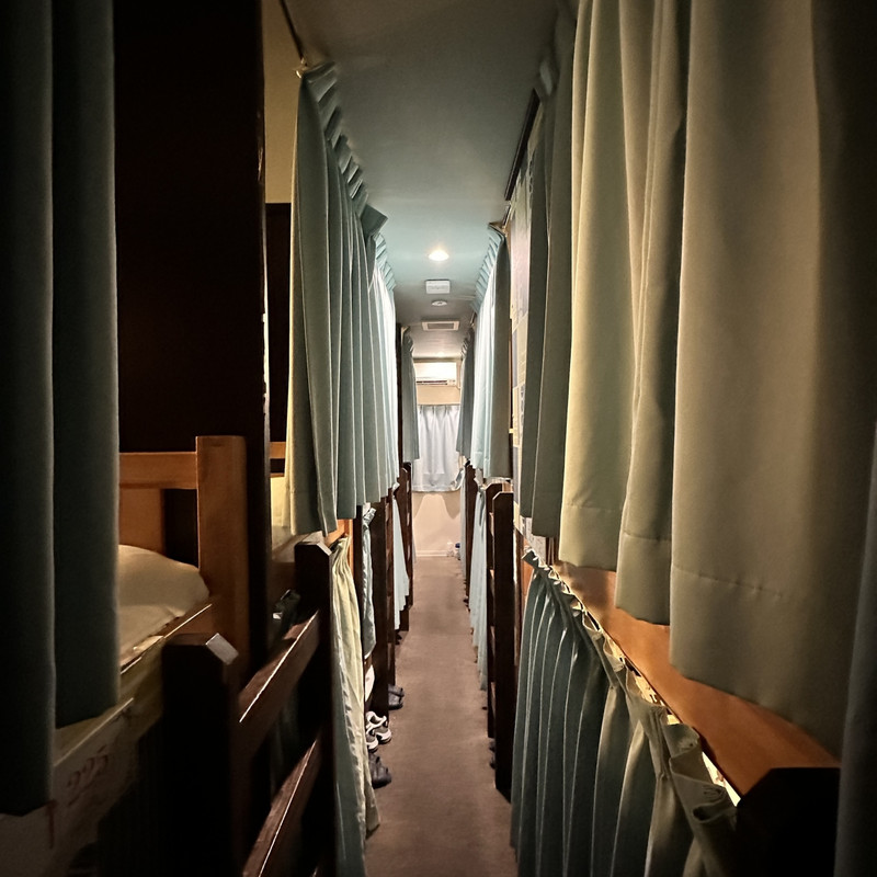 すれ違えない廊下