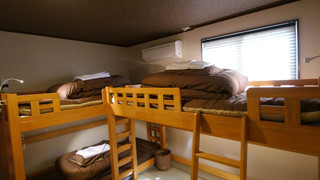 二段ベッド　トリプルルーム (2段ベッド2台, バスルーム付き)