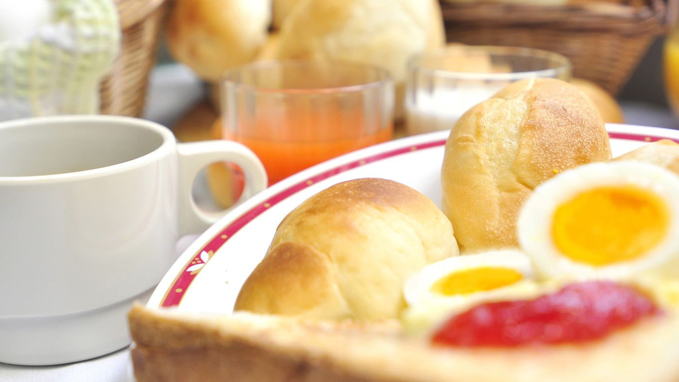 無料朝食は、天然酵母のパンがおいしいバイキング形式4235574