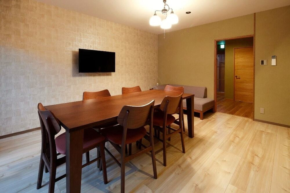 客室内のダイニングエリア