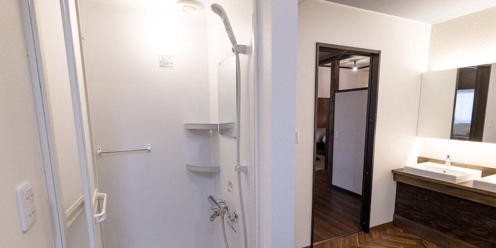 バスルームのシャワー