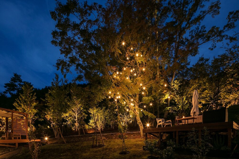 敷地内の夜の雰囲気