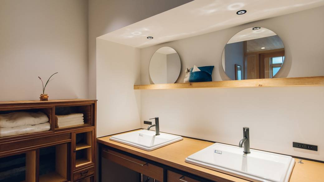 スイートルーム 直線の洗面台 / 4