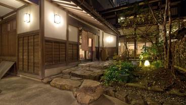 施設の入り口 / 25